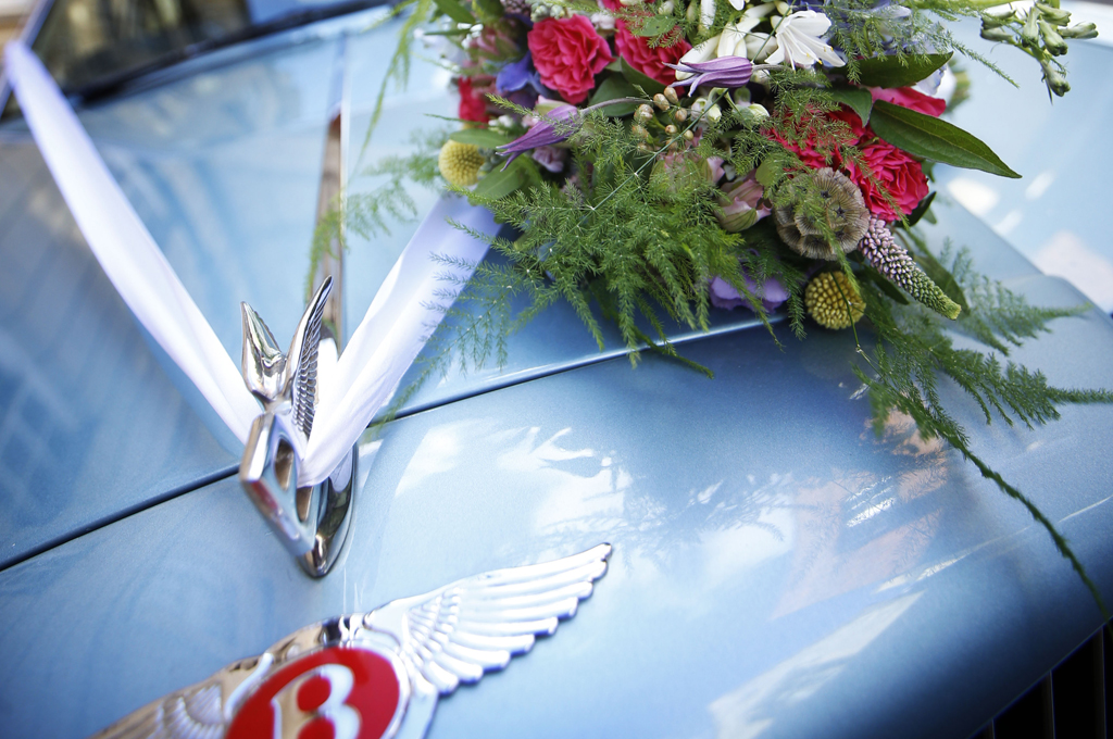 Bentley Turbo R detail with pennant and bouquet of flowers 